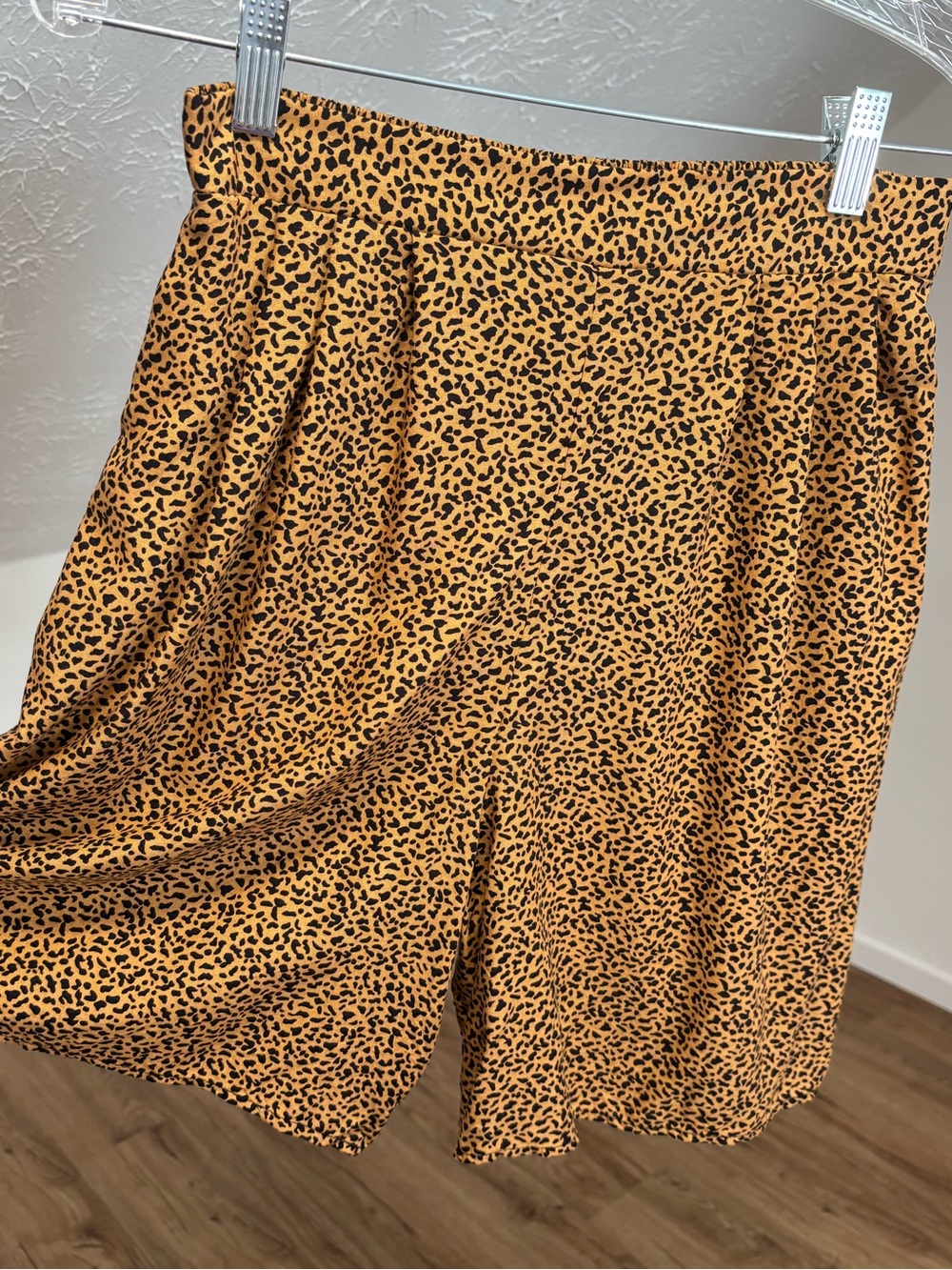 Vintage Bobbie Brooks animal print pull on flowy shorts size small